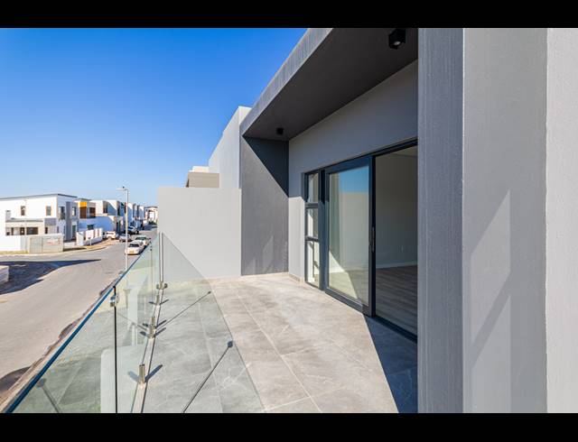 4 BEDROOM FREEHOLD FOR SALE IN SANDOWN